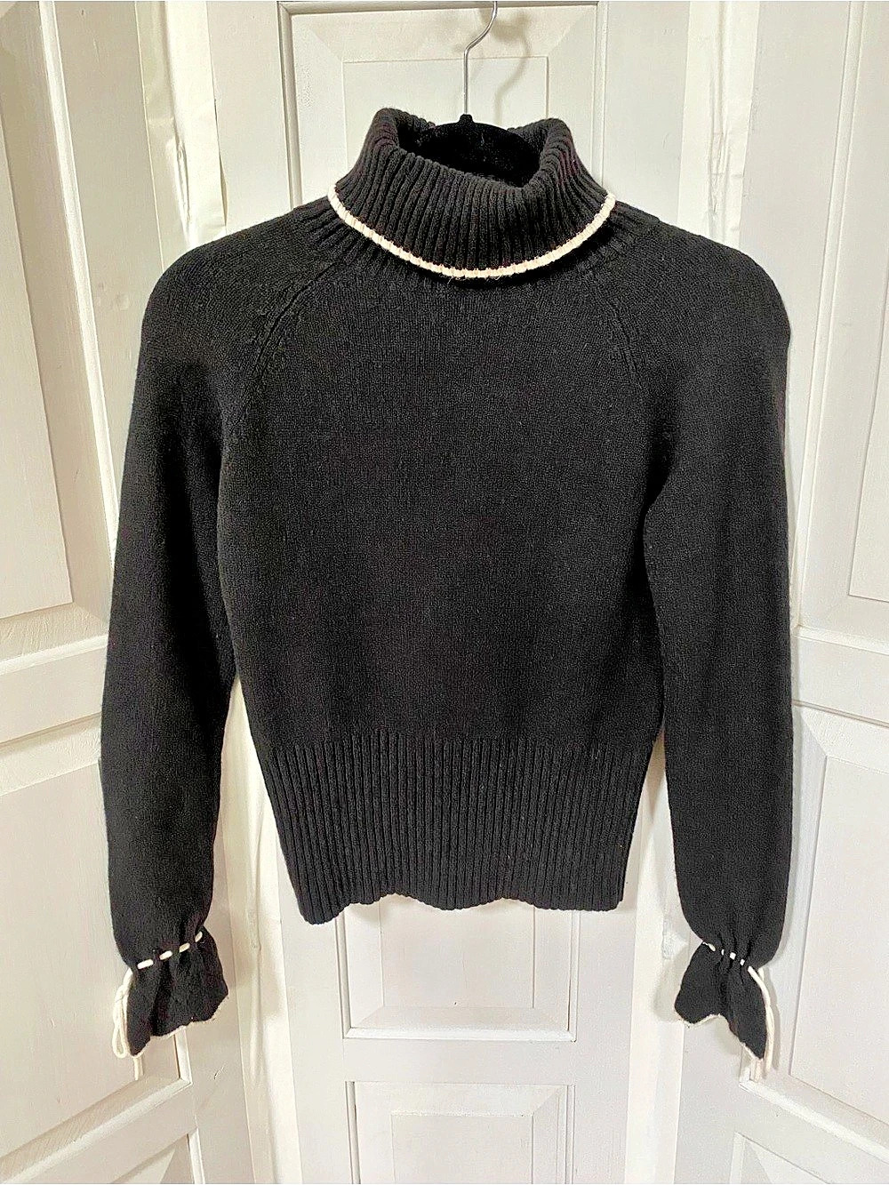 Ann Taylor LOFT Black & White Turtleneck Size Small